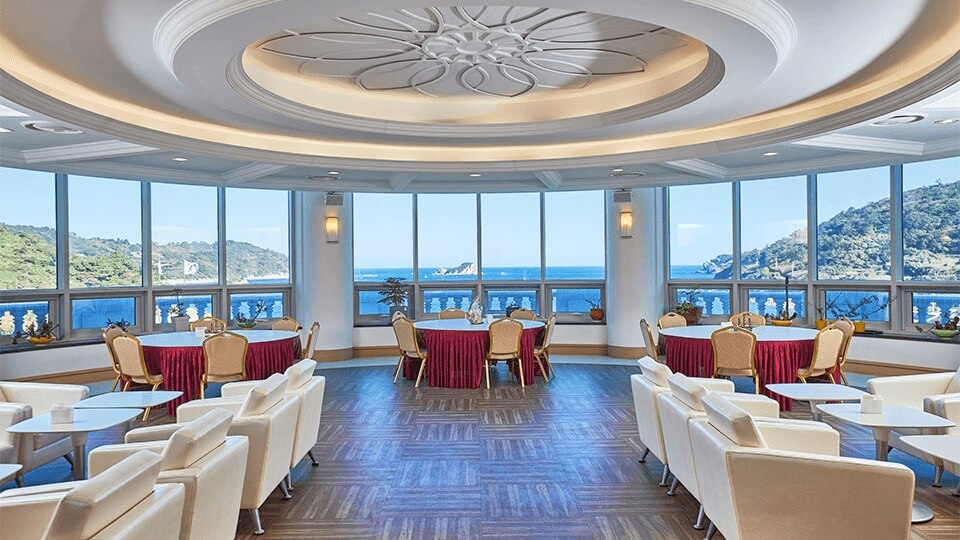 Geomundo Ocean Palace Hotel Café Baekdo windows and amenities