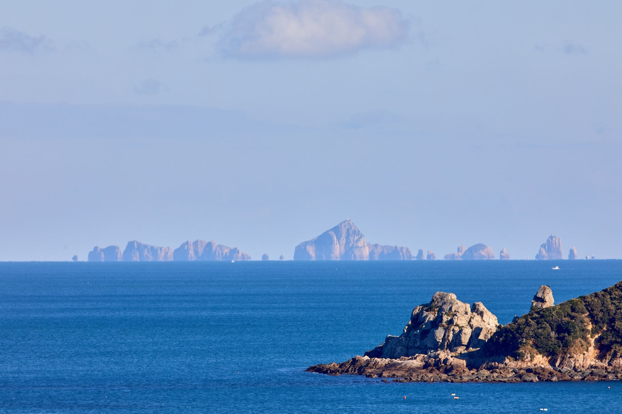 遠方に見える白島