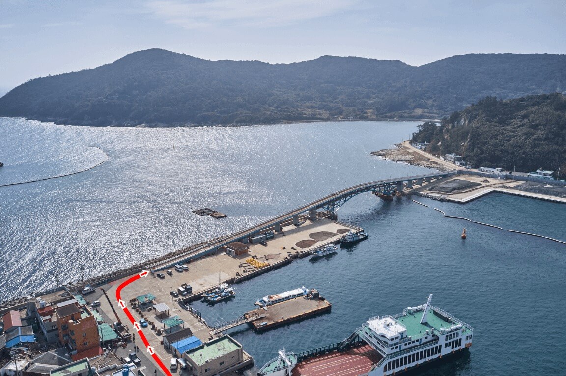 a path to samhoghyo bridge from pyeong-hwa ferry terminal