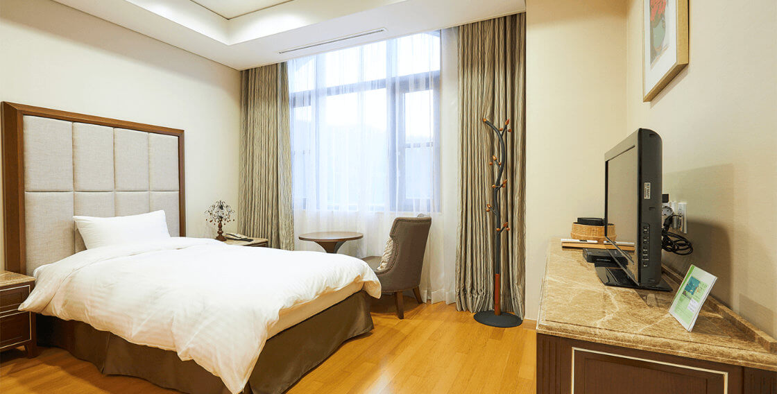 amenities and interior of Single Deluxe Room