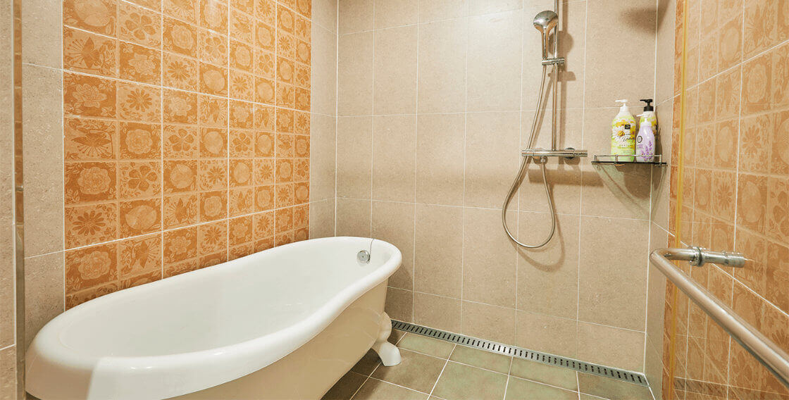 Bathroom Bathtub Geomundo Ocean Palace Hotel