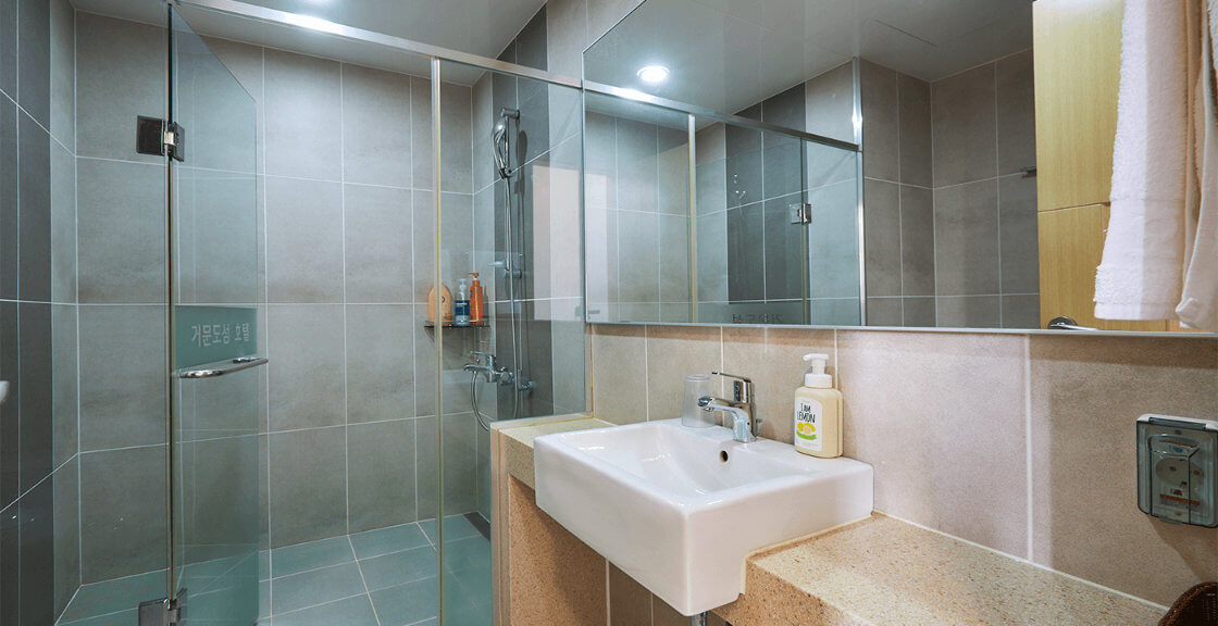 Bed Room Bathroom Glass Shower Geomundo Ocean Palace Hotel